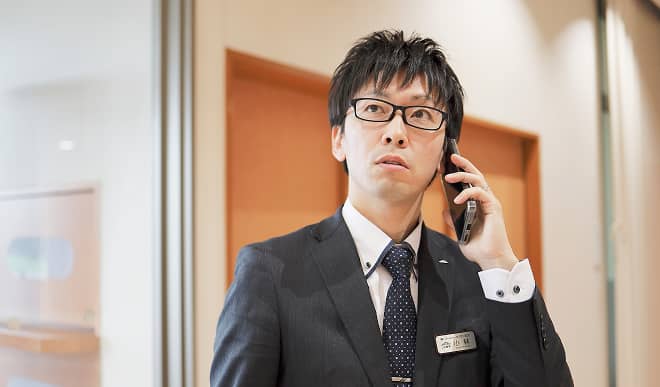 仕事中の先輩の写真